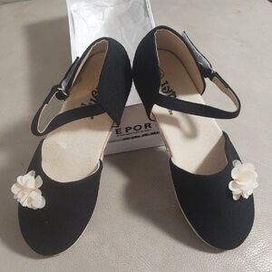 Elegant Black Women's Flats with Floral Accent